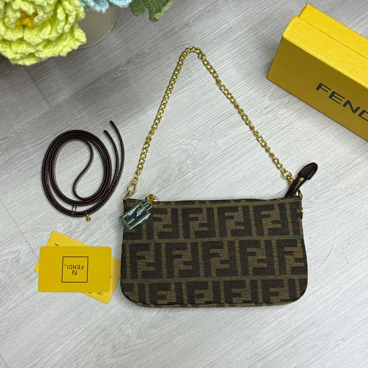 FENDI
21*3.5*12.5cm  
with box
🎁🎁🎁
80 dhs🇦🇪
Zain254
♥️♥️♥️