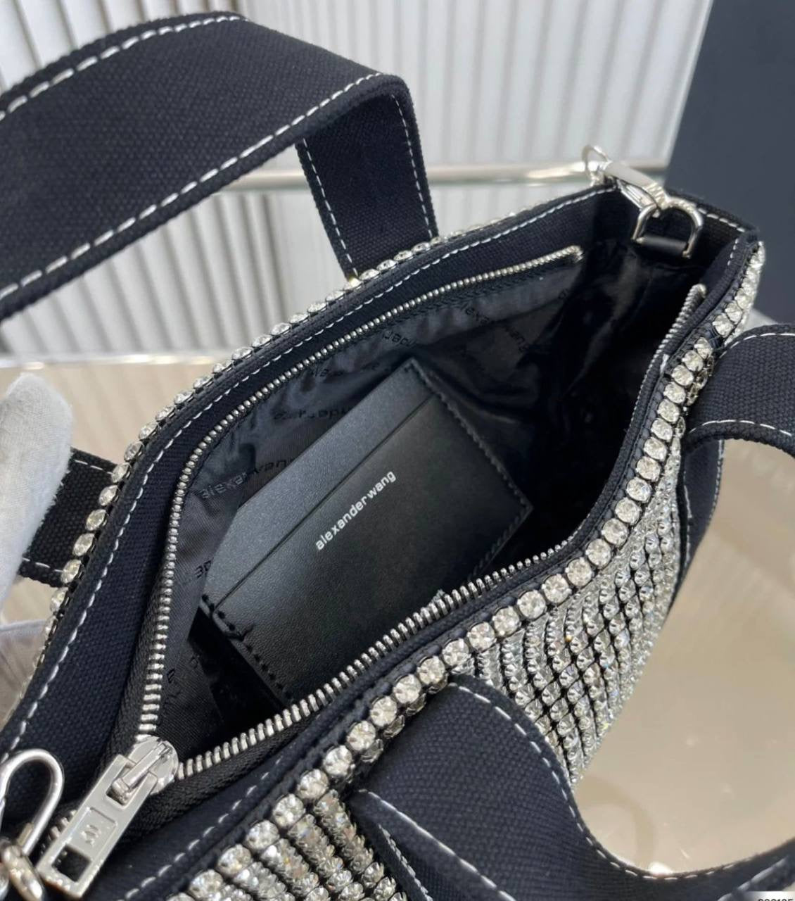 Alexanderwang  
offer price
65 dhs🇦🇪
Zain39
♥️♥️♥️