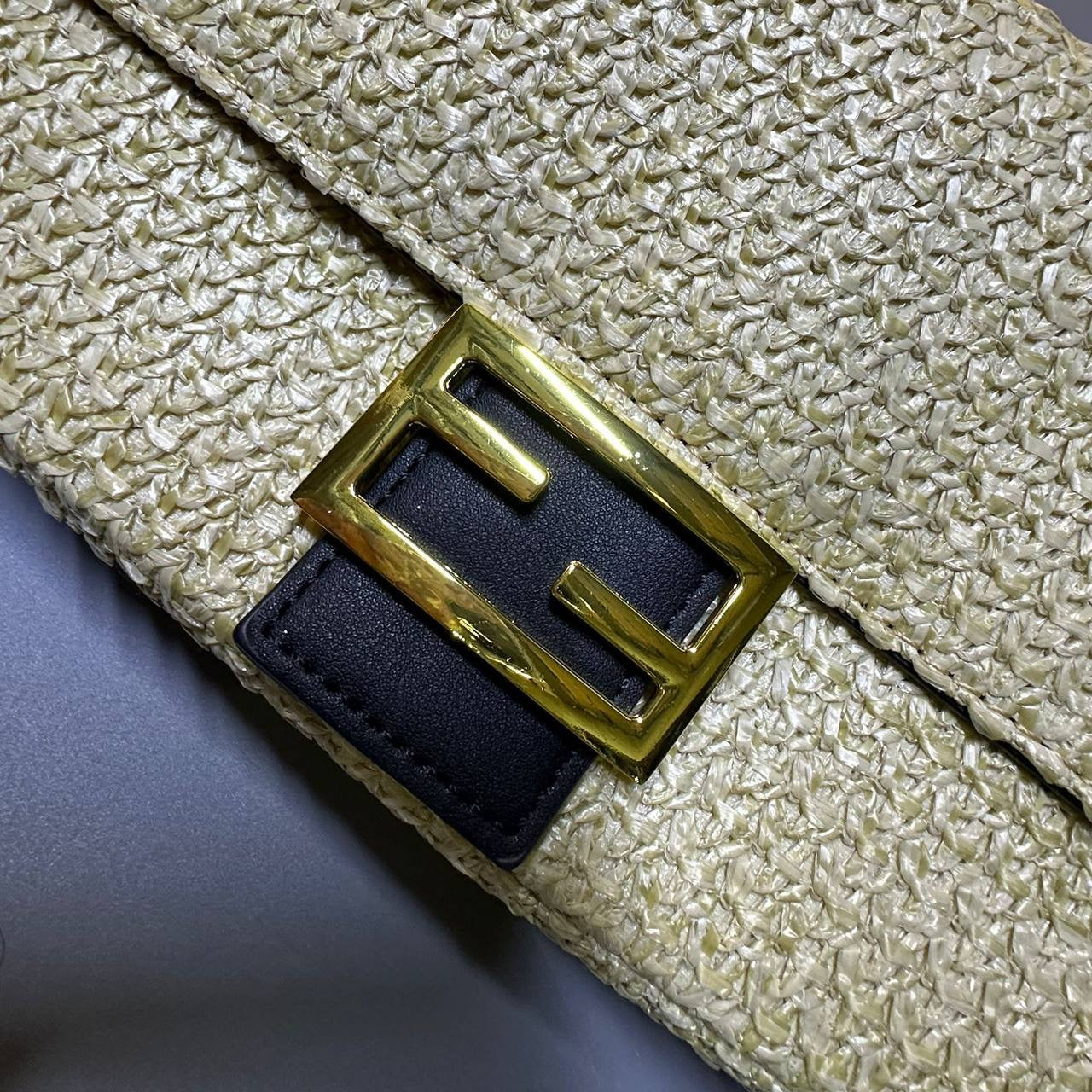 FENDI 
NEW CAME GOOD QUALITY 
WITH BOX 
🎁🎁🎁
85 dhs🇦🇪
Zain39
♥️♥️♥️