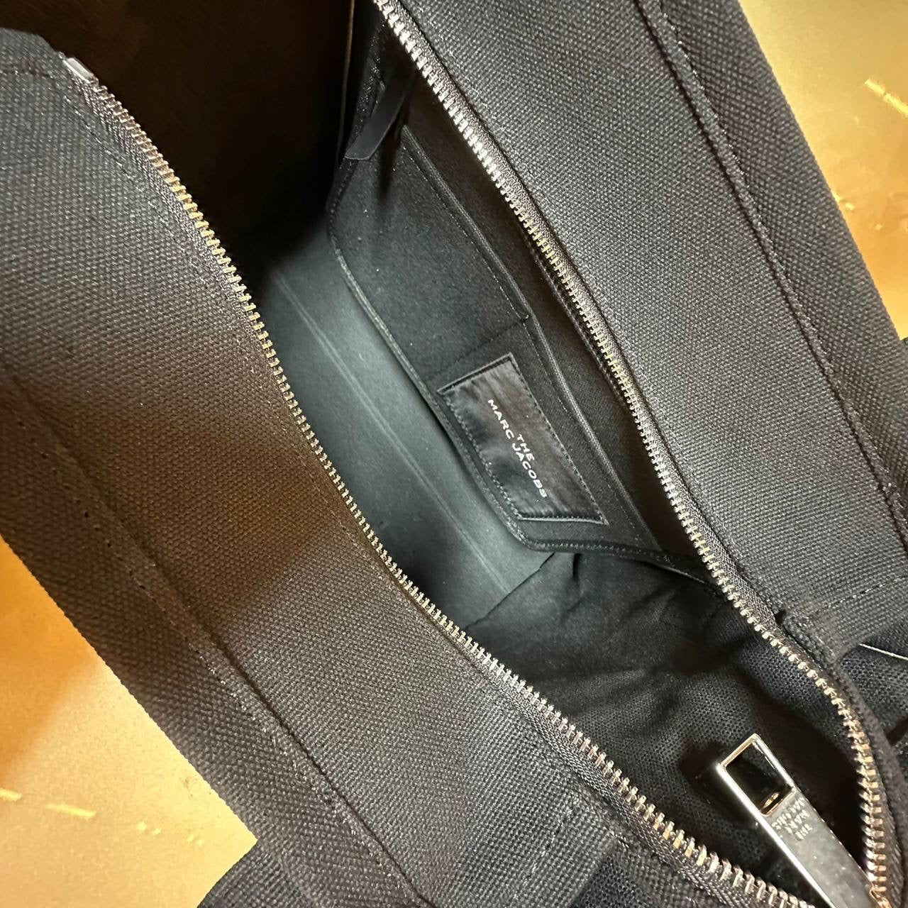 MARC JACOBS 
TOTE BAG GOOD QUALITY 
100 dhs🇦🇪
SIZE:32cm
Zain39
♥️♥️♥️