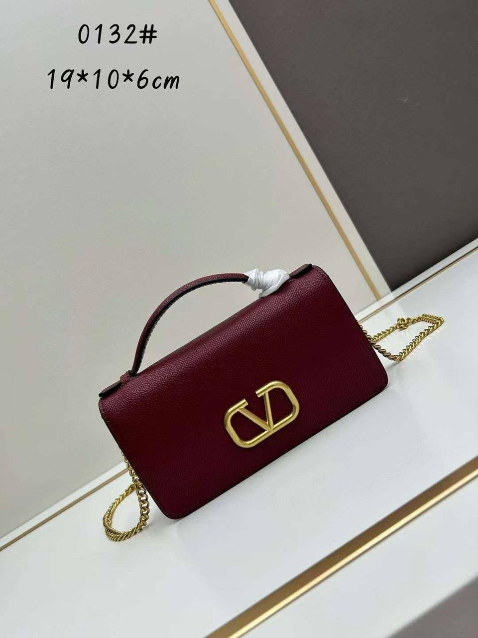 VALENTINO 
100 dhs🇦🇪
with box
🎁🎁🎁
Zain90
♥️♥️♥️