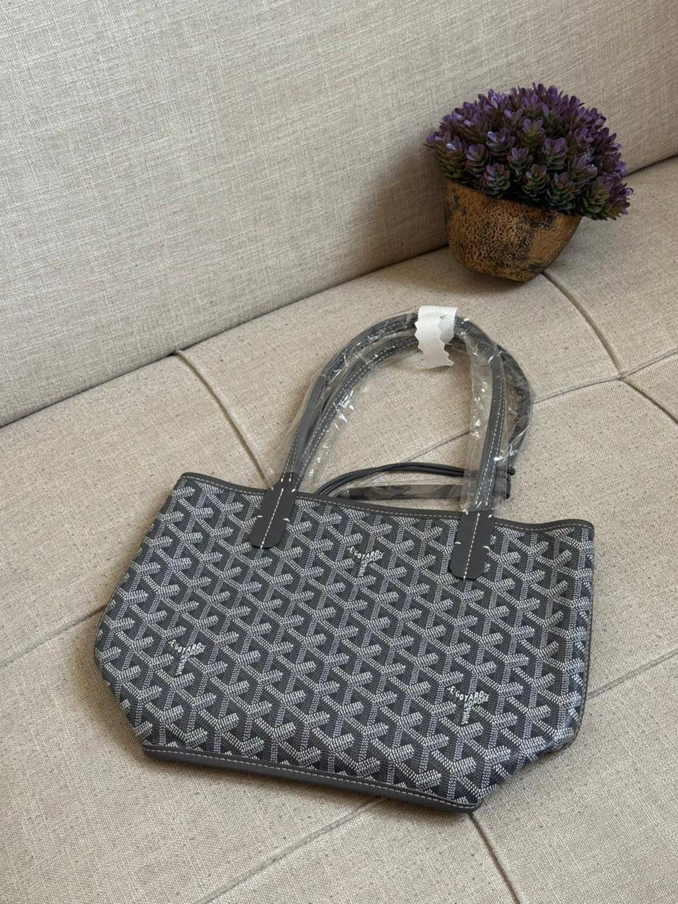 GOYARD✨
SUPER MASTER AAA✅
Same Orginal 👌
For Price 👇 WTSP Text Zain 0568585901
ZainShop
♥️♥️♥️