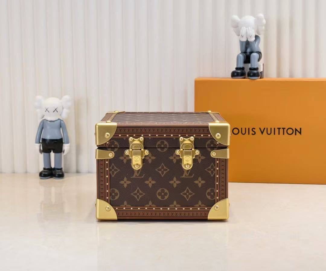 LOUIS VUITTON ✨💕✨
New collection ✨✨✨
SuperMaster Quality 🔥🔥
Available Now ❤️❤️❤️
For Price 👇 WTSP Text Zain 0568585901
Zain252
♥️♥️♥️