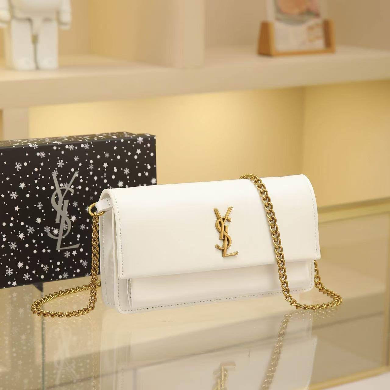 YSL Sunset
Size : 22 * 14 * 6 cm
95 dhs🇦🇪
with box🎁
Zain115
♥️♥️♥️