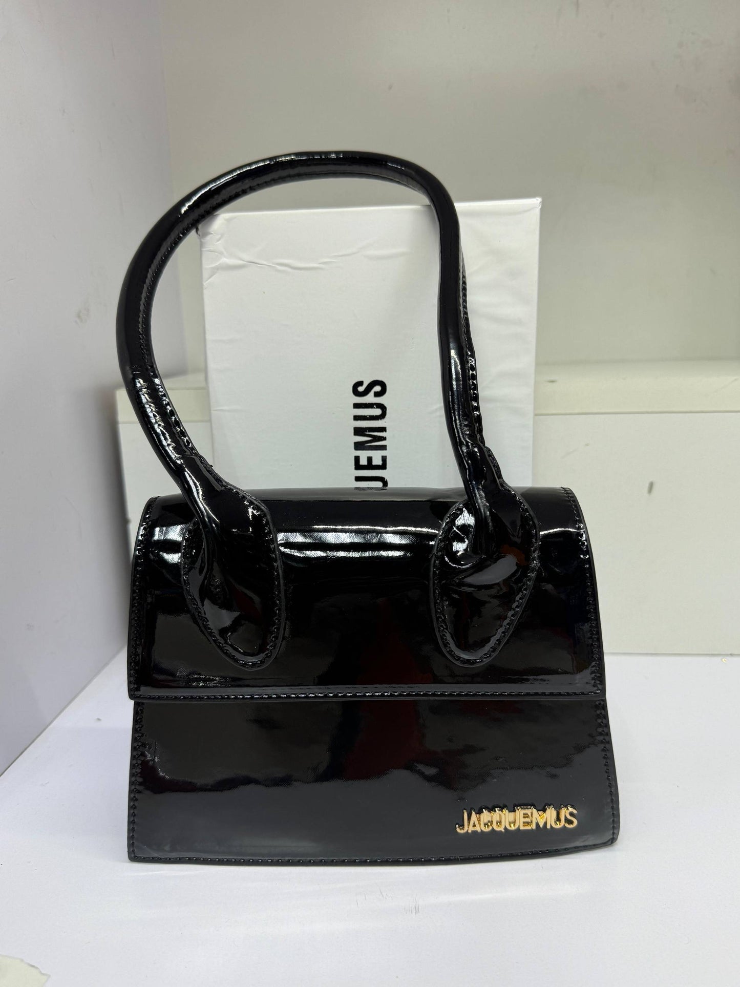 Jacquemus
With box 
🎁🎁🎁
70 dhs🇦🇪
offer
Zain50
♥️♥️♥️