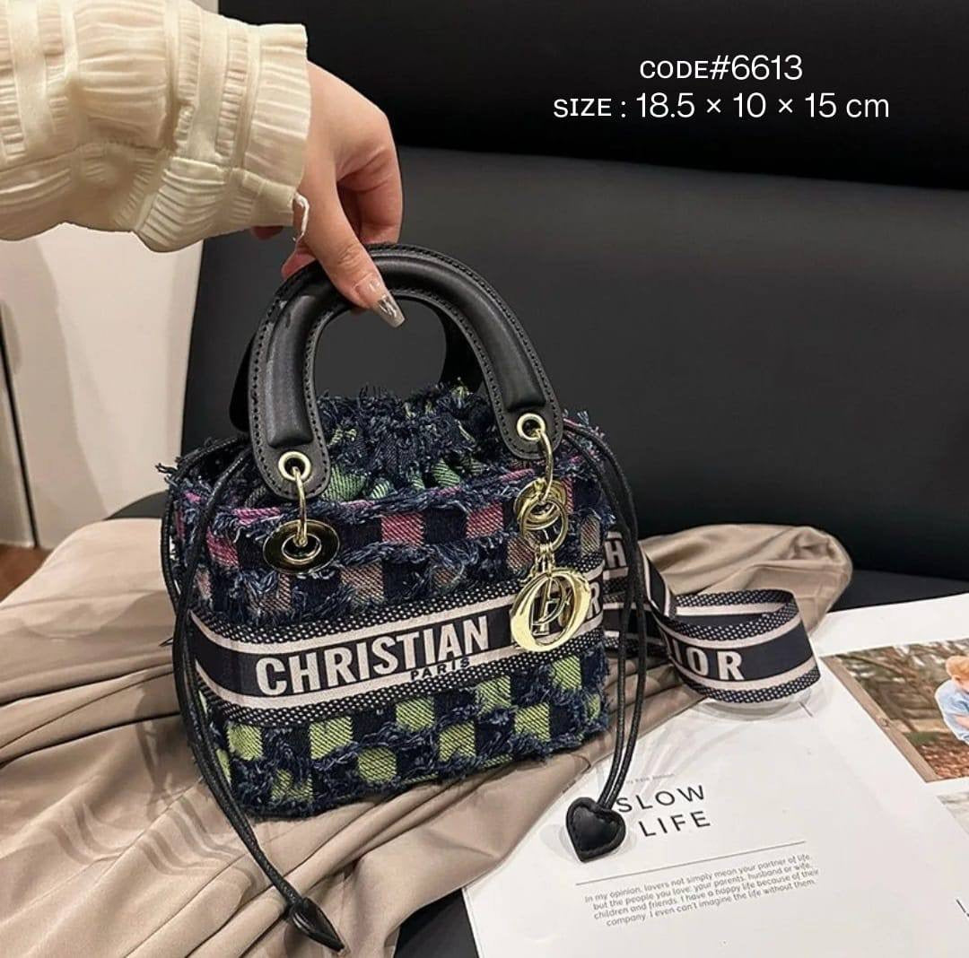 CHRISTIAN LADY DIOR
ᴅᴇɴɪᴍ ᴊᴇᴀɴ's ᴄʀᴏssʙᴀɢ
sɪᴢᴇ :18.5 cm
75 dhs🇦🇪
Zain31
♥️♥️♥️