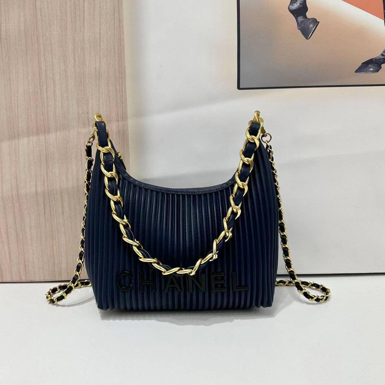 Chanel
With Box
🎁🎁🎁
105 dhs🇦🇪
Zain143
♥️♥️♥️