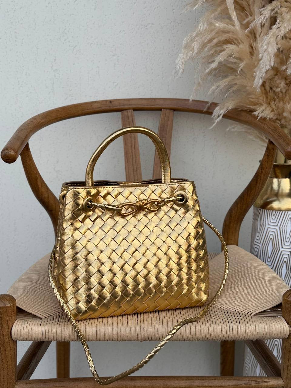 Available Again✨✨✨
BOTTEGA VENETA
25cm
340 dhs🇦🇪
Top quality 
With box🎁
Zain167
♥️♥️♥️