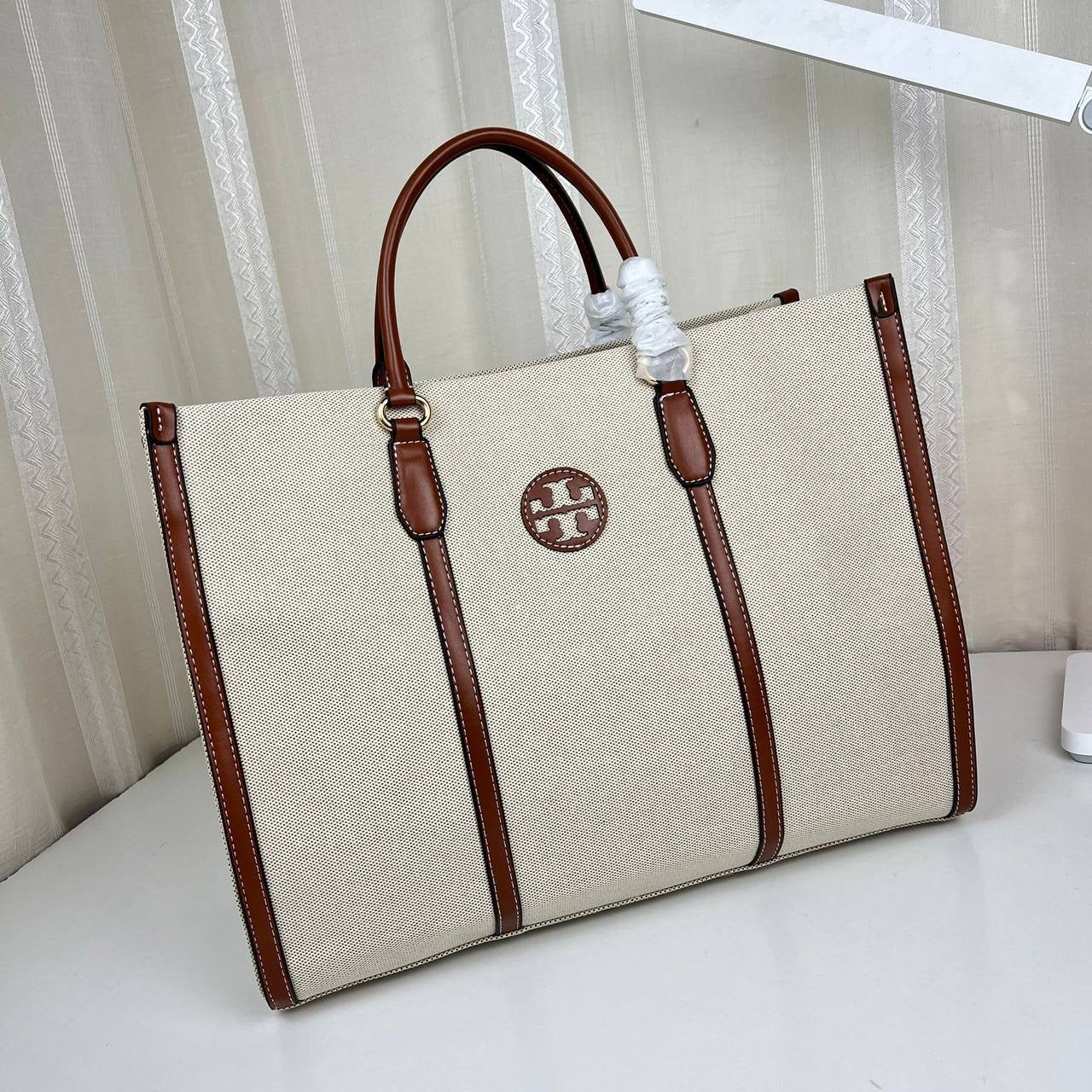Tory Burch
90 dhs🇦🇪
Size…42x33cm
Size…35x27cm
Zain137
Zain93
♥️♥️♥️