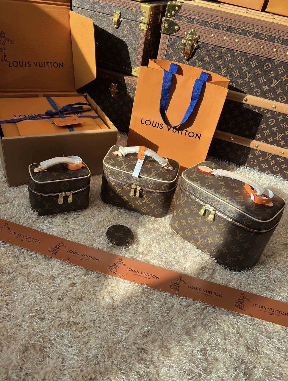 LV
Set of 3 pcs 290 dhs🇦🇪
big  120 dhs🇦🇪
size 35×9×19cm
medium 110 dhs🇦🇪
size 22×8.5×14cm
small  100 dhs🇦🇪
size 17×8.5×9.5cm
with box🎁
Zain42
♥️♥️♥️