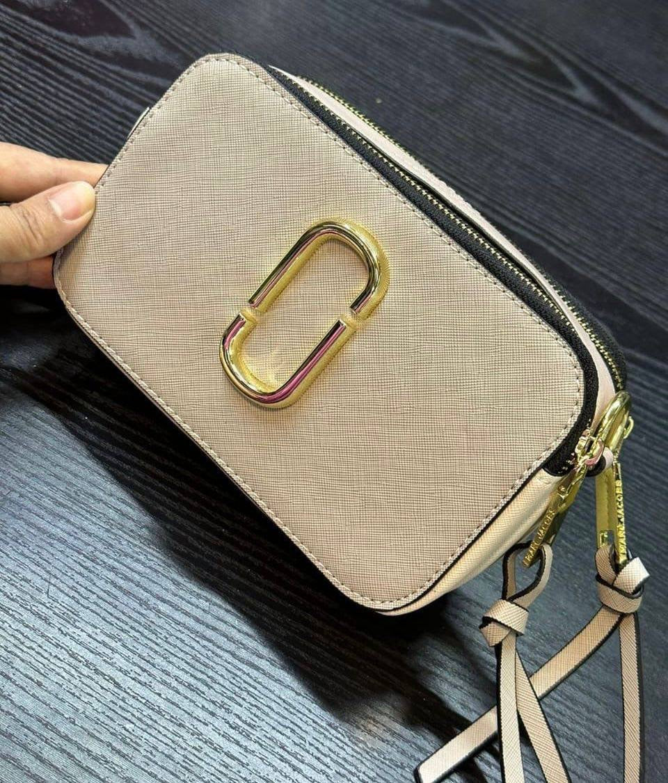 MARC JACOBS 
NEW CAME GOOD QUALITY 
WITH BOX 
🎁🎁🎁
80 dhs🇦🇪
Zain39
♥️♥️♥️