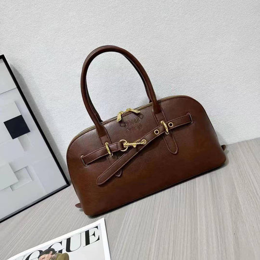 Miu Miu
Best quality 
95 dhs🇦🇪
size 33 cm
Zain158
♥️♥️♥️