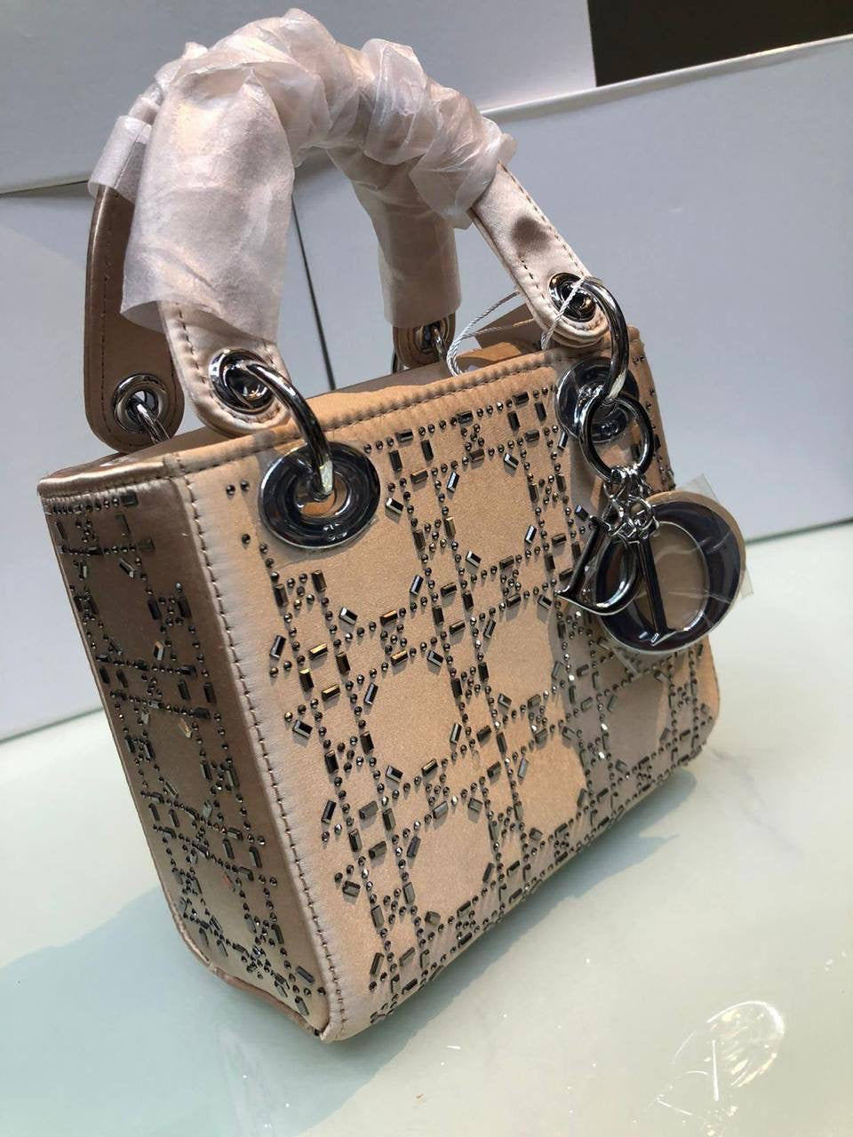 DIOR 
105 dhs🇦🇪
with box
🎁🎁🎁
Zain90
♥️♥️♥️