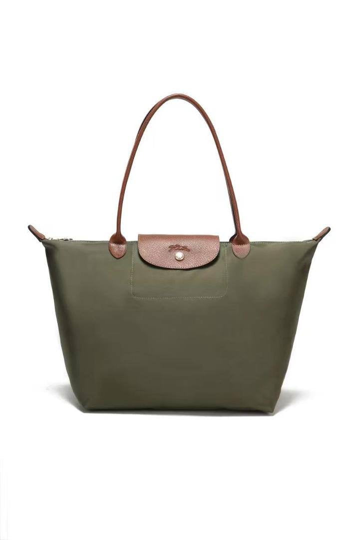 Long Champ
50 dhs🇦🇪   size 20cm
65 dhs🇦🇪   size 28cm
70 dhs🇦🇪   size  42cm
Zain26
♥️♥️♥️