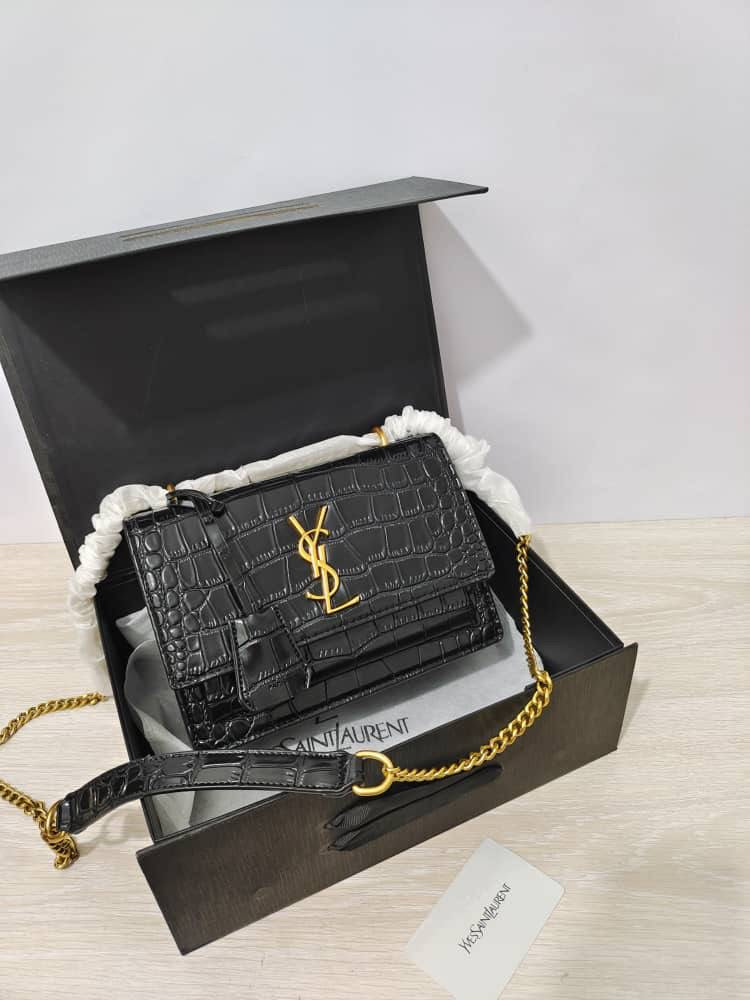YSL
105 dhs🇦🇪
with box
🎁🎁🎁
size 25cm
High quality
Zain26
♥️♥️♥️
