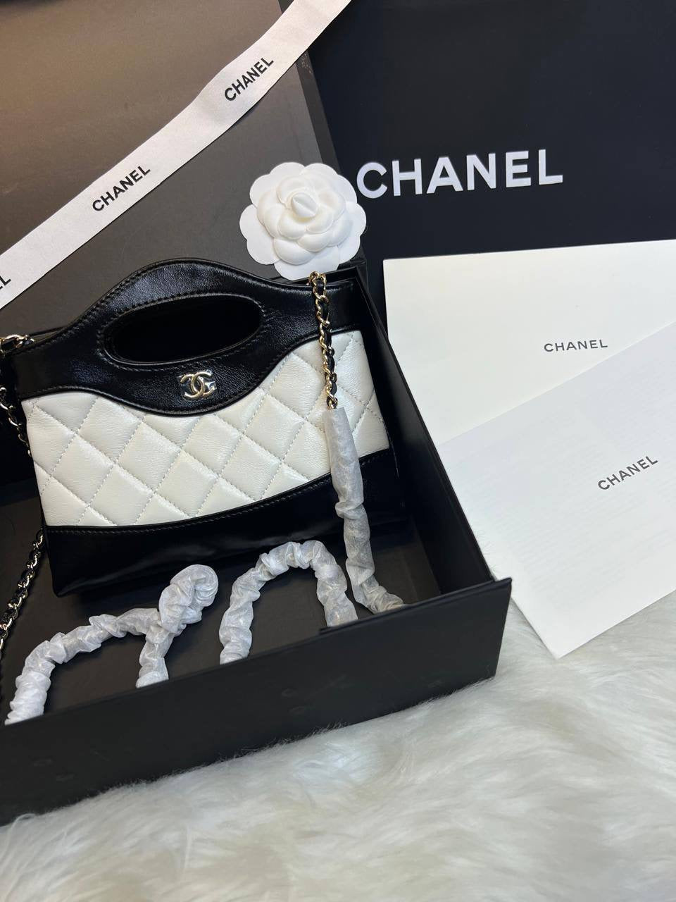 CHANEL 💕💕✨
Super master quality 🔥🔥
Available ✨💕💕
With full packing 📦🎀
For Price 👇 WTSP Text Zain 0568585901
Zain252
♥️♥️♥️