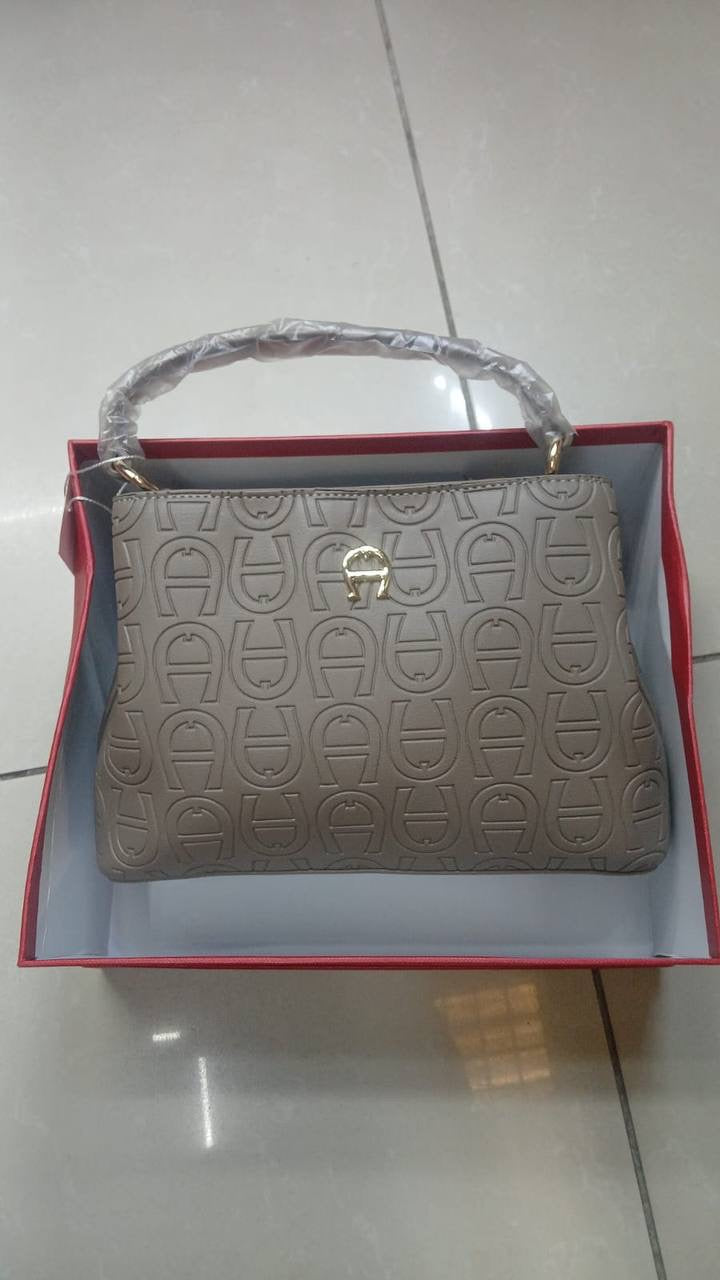 Aigner
95 dhs🇦🇪
Zain86
♥️♥️♥️