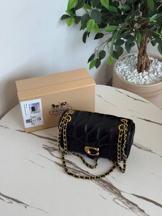 Coach
Best quality 
with box’s 
🎁🎁🎁
95 dhs🇦🇪
size 20 cm
Zain158
♥️♥️♥️