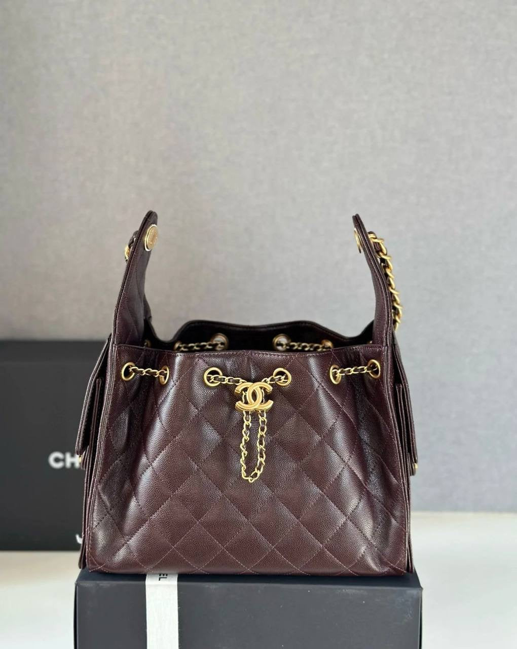 Chanel 
Size 25cm 
120 dhs🇦🇪
Zain254
♥️♥️♥️
