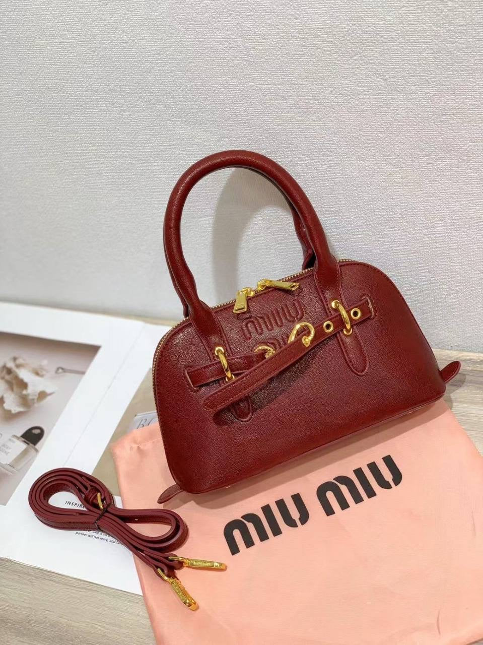 Miu Miu
90 dhs🇦🇪
Good Quality 
25 cm
Zain90
♥️♥️♥️