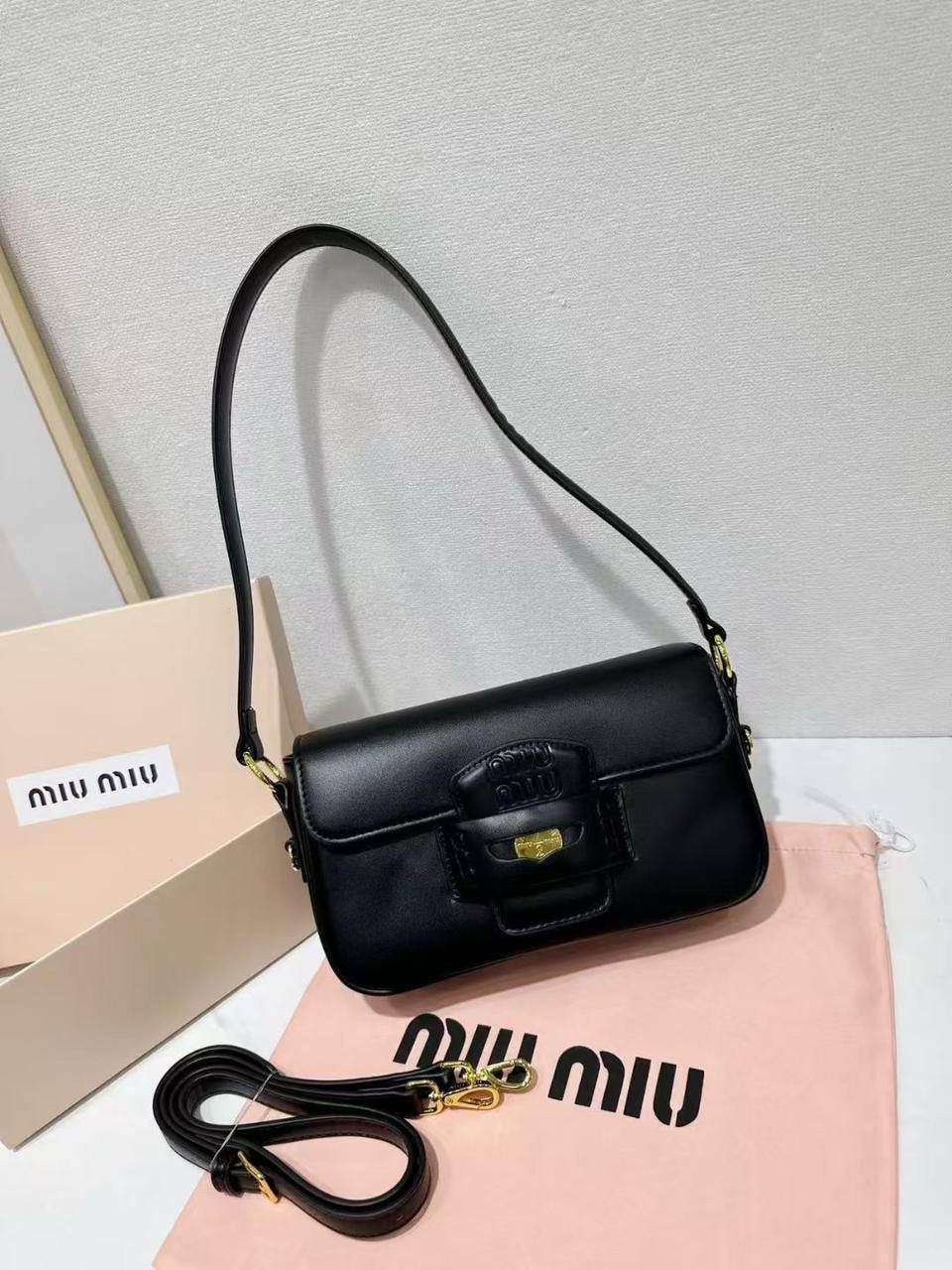 MIU MIU
23*13.5*5cm
With box 
🎁🎁🎁
90 dhs🇦🇪
Zain17
♥️♥️♥️