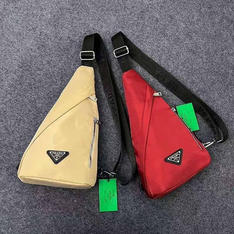 Prada
36*22* 7 cm
50 dhs🇦🇪
Zain17
♥️♥️♥️