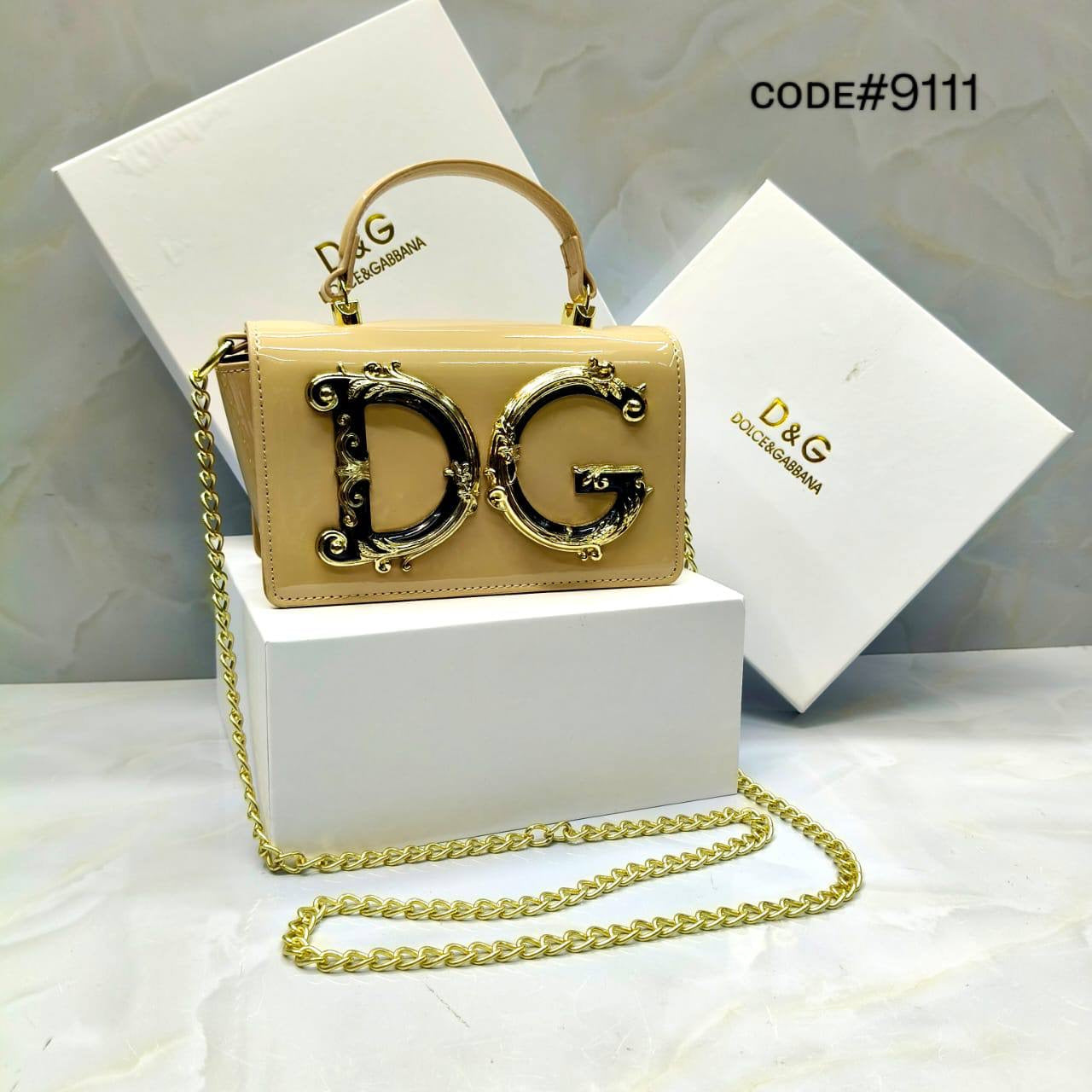 D&G
ᴛᴏᴘ ʜᴀɴᴅ ʙᴀɢ
ᴡɪᴛʜ ʟᴏɴɢ ᴄʜᴀɪɴ sʟɪɴɢ
ɢᴏʟᴅ ʜᴀʀᴅᴡᴀʀᴇ
ɢʟᴏssʏ ᴍᴀᴛᴇʀɪᴀʟ
sɪᴢᴇ : 18 cm
ᴡɪᴛʜ BOX
🎁🎁🎁
75 dhs🇦🇪
Zain31
♥️♥️♥️