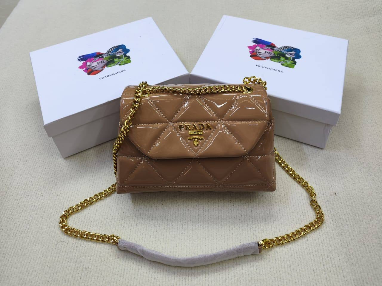 Prada
90 dhs🇦🇪
with box
🎁🎁🎁
size 24cm
Zain26
♥️♥️♥️