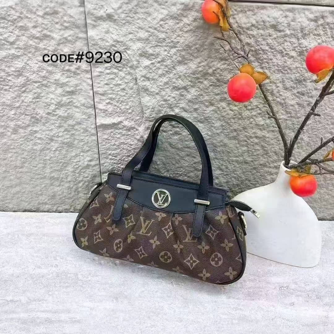 LV
ᴄʟᴀssɪᴄ ᴛɪᴠᴏʟɪ ʜᴀɴᴅʙᴀɢ
ᴡɪᴛʜ ʟᴏɴɢ ʙᴇʟᴛ sᴛʀᴀᴘ
sɪᴢᴇ : 27 cm
70 dhs🇦🇪
Zain31
♥️♥️♥️