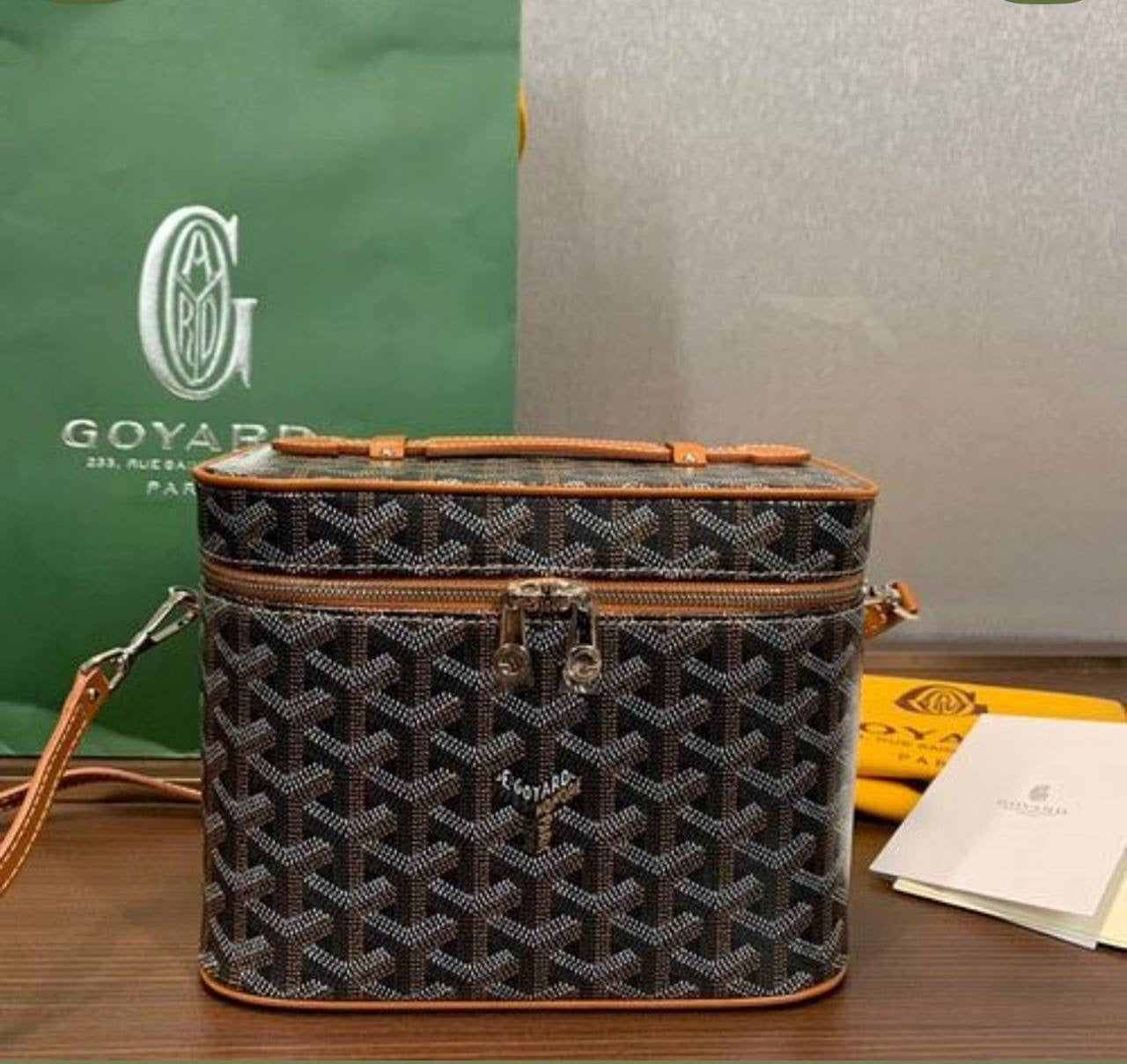 GOYARD 
Master 
20.5CM 
250 dhs🇦🇪
Zain131
♥️♥️♥️