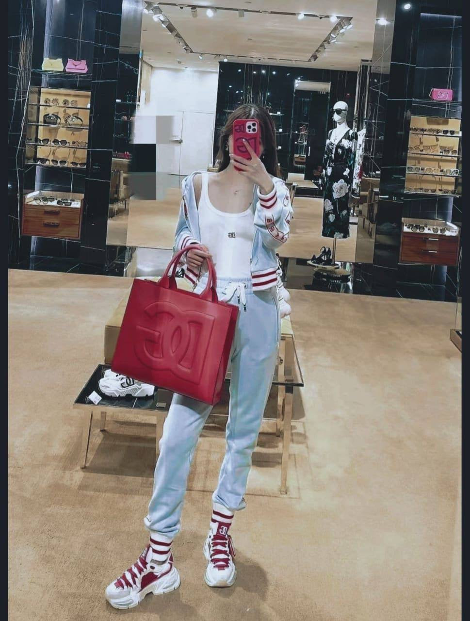 D&G
offer price
75 dhs🇦🇪
Zain39
♥️♥️♥️