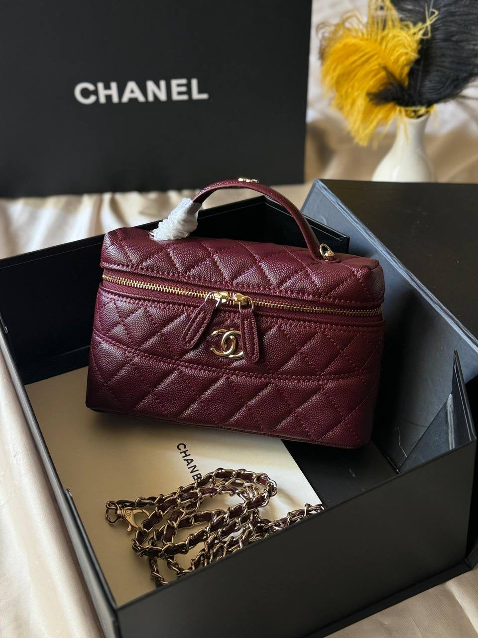 CHANEL
19cm
340 dhs🇦🇪
Top quality 
With box🎁
Zain167
♥️♥️♥️