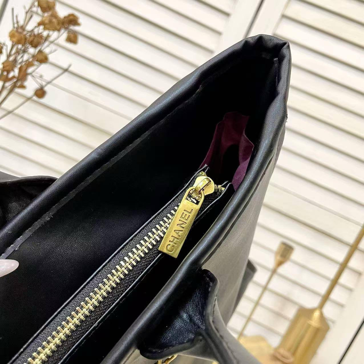 Chanel
33*27*13 cm
85 dhs🇦🇪
Zain17
♥️♥️♥️