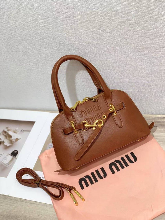 Miu Miu
90 dhs🇦🇪
Good Quality 
25 cm
Zain90
♥️♥️♥️