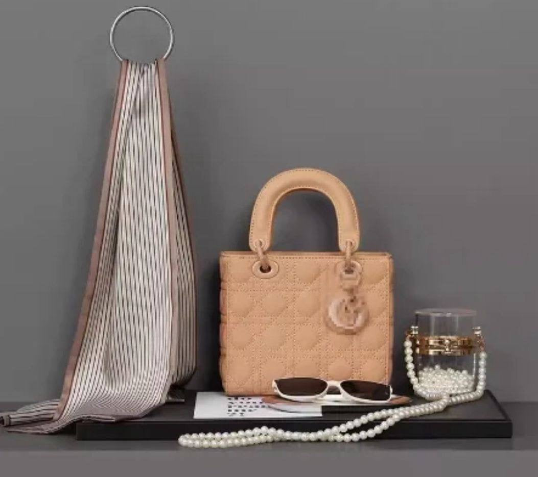 Dior
105 dhs🇦🇪
size:25cm
Good quality 
with box
🎁🎁🎁
Zain35
♥️♥️♥️