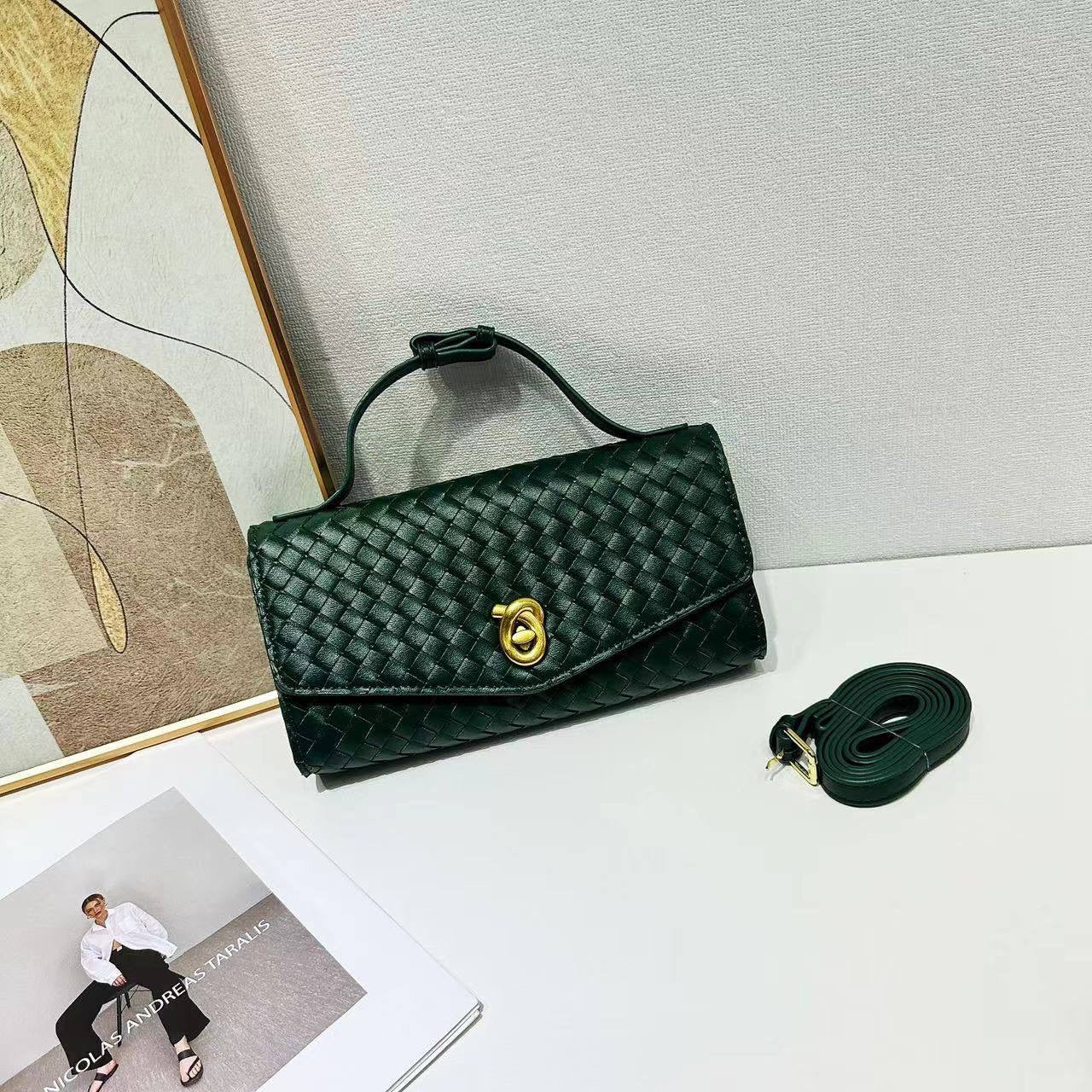 Bottega
WITH BOX 
🎁🎁🎁
95 dhs🇦🇪
Zain154
♥️♥️♥️