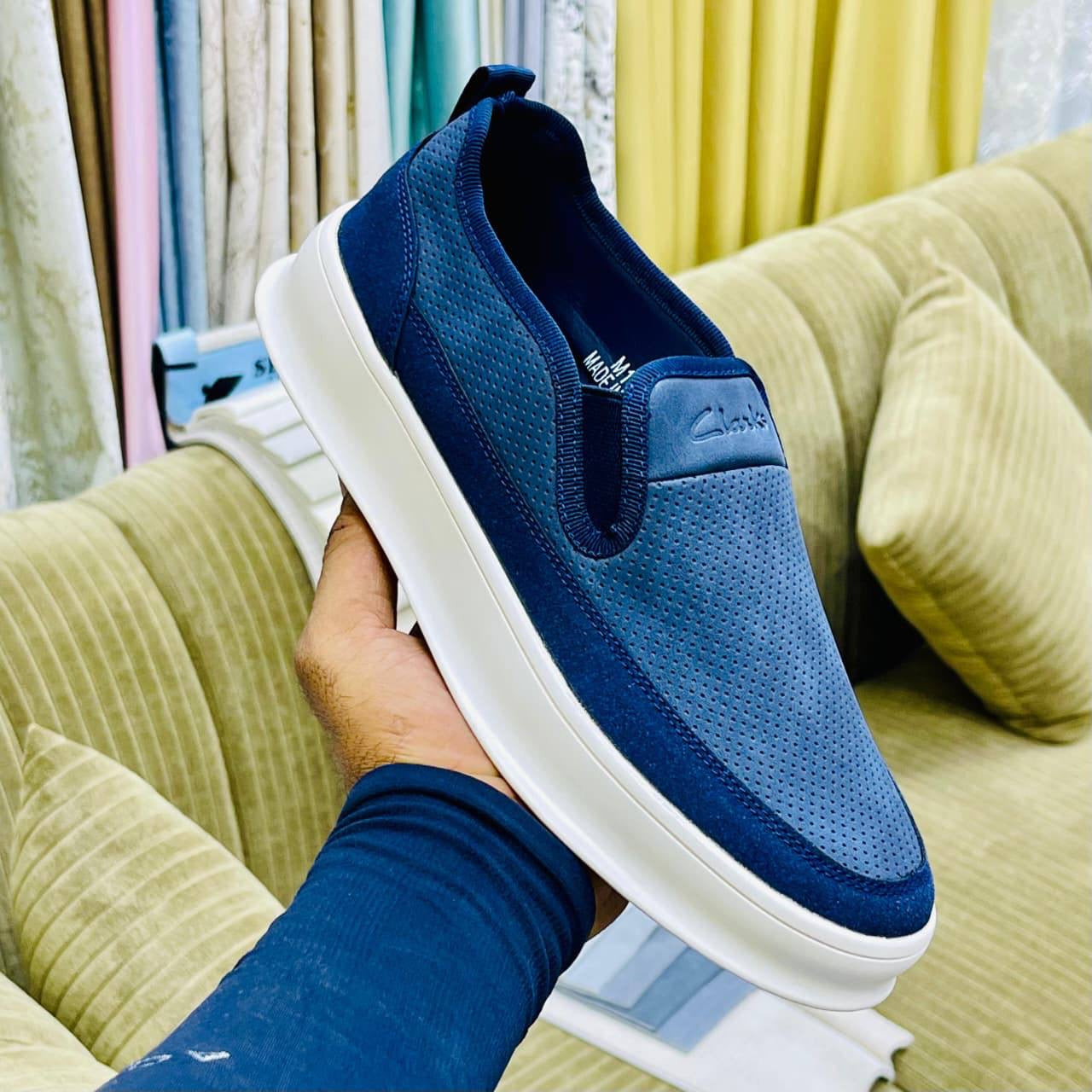 Timberland 75
Size 40 to 44 
Clark shoes 
110 dhs🇦🇪
Zain27
♥️♥️♥️