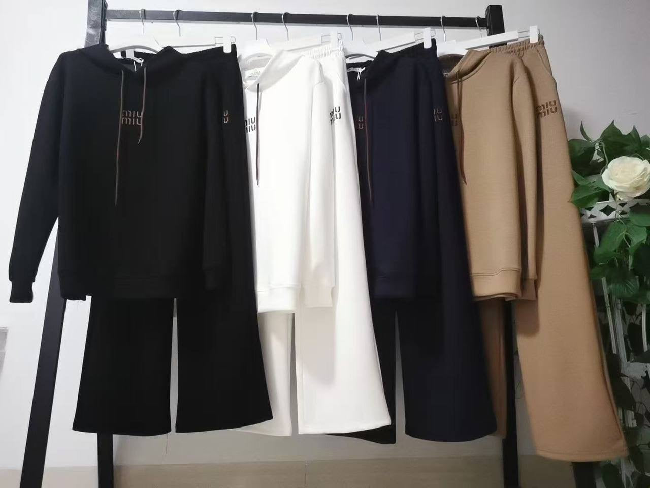 Miu Miu - ALO 
Pijamas
120 dhs🇦🇪
M-L-XL -XxL size have 😎
Zain140
♥️♥️♥️