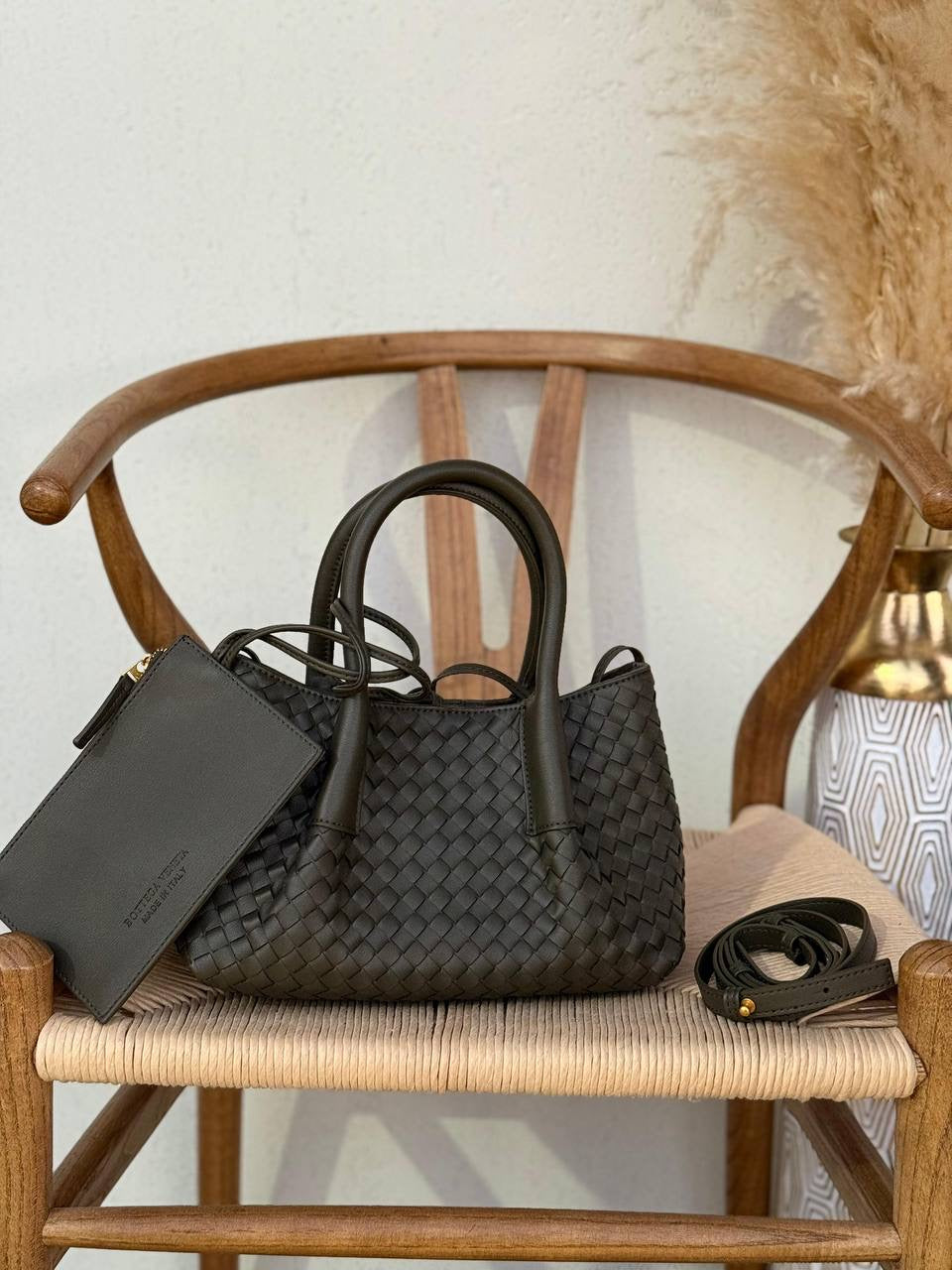 New Collection✨✨✨
BOTTEGA VENETA
25cm
350 dhs🇦🇪
Top quality 
With box🎁
Zain167
♥️♥️♥️