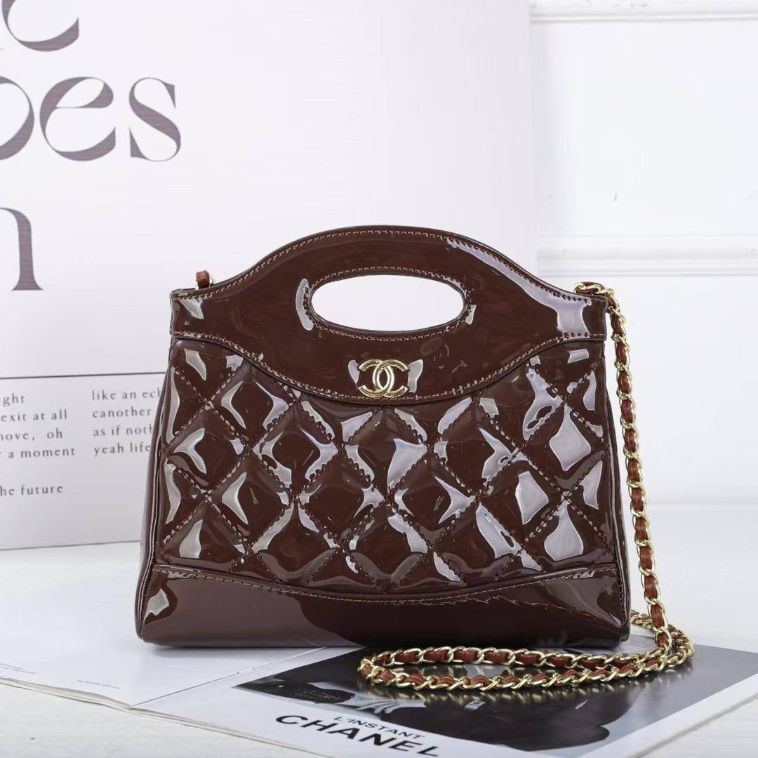 Chanel
95 dhs🇦🇪
high quality 
With box
🎁🎁🎁
Zain217
♥️♥️♥️