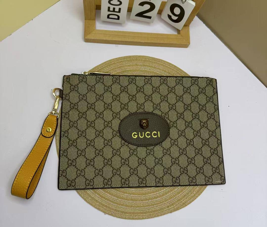 Clutch
60 dhs🇦🇪
with box
🎁🎁🎁
size 29×20cm
Zain42
♥️♥️♥️