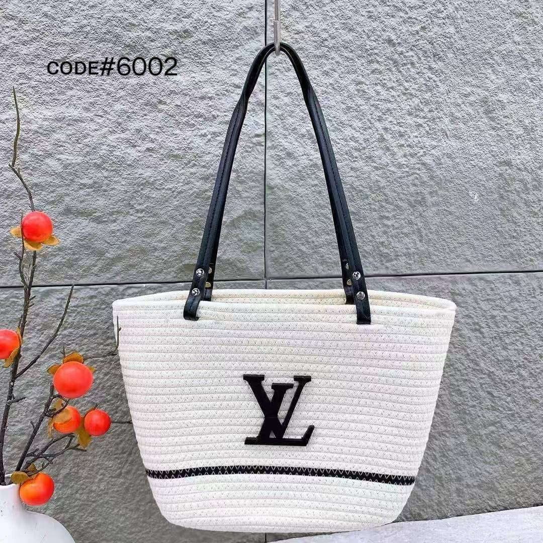 LV
BEACH BAG
size : 39 cm
50 dhs🇦🇪
Zain31
♥️♥️♥️
