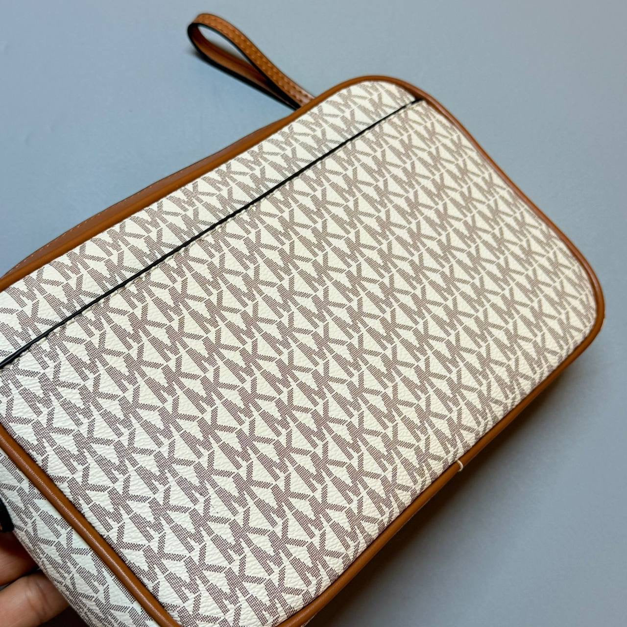 MK 
NEW CAME GOOD QUALITY  
80 dhs🇦🇪
SIZE: 25cm
Zain39
♥️♥️♥️