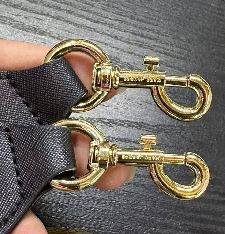 MARC JACOBS 
NEW CAME GOOD QUALITY 
WITH BOX 
🎁🎁🎁
80 dhs🇦🇪
Zain39
♥️♥️♥️