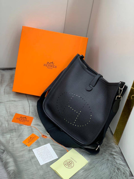 HERMES
SIZE……….  30  CM
110 dhs🇦🇪
with BOX
🎁🎁🎁
Zain244
♥️♥️♥️