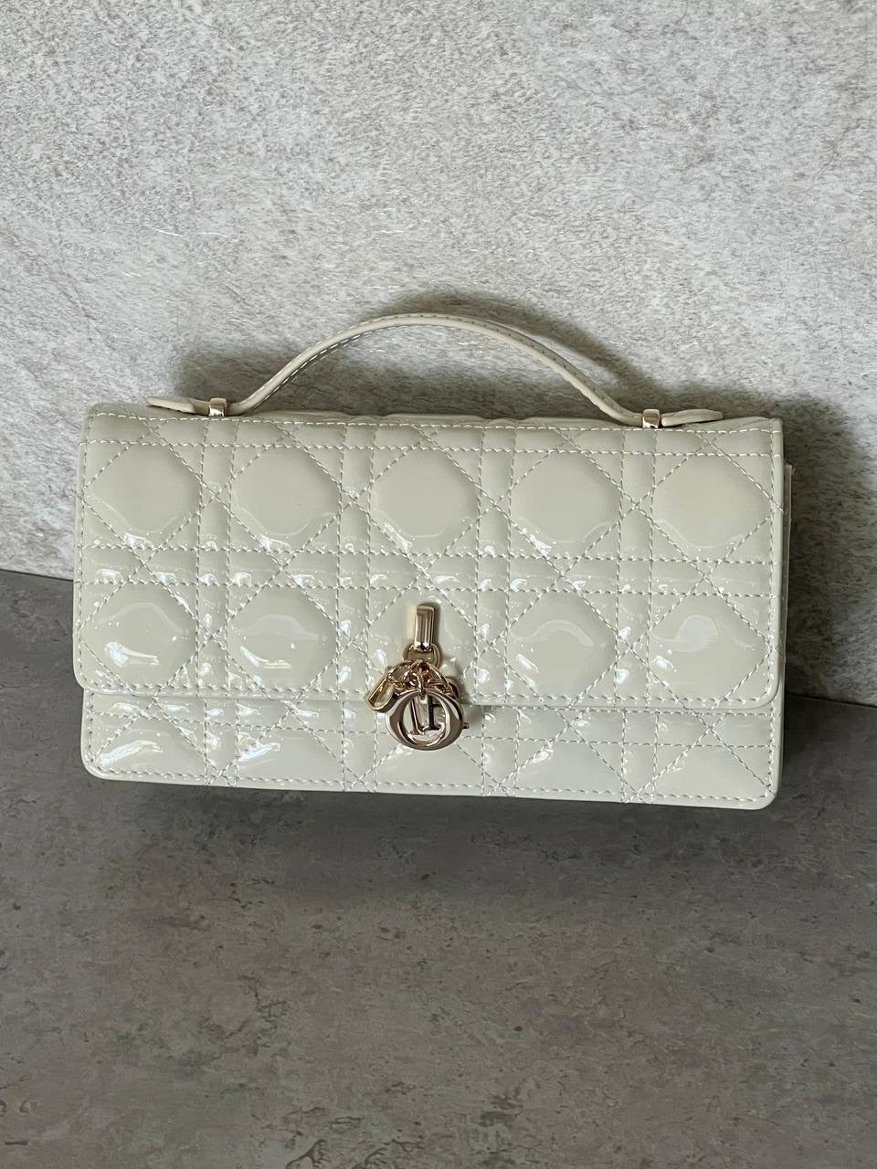 MISS DIOR WALLET ON CHAIN PATENT LEATHER
For Price 👇 WTSP Text Zain 0568585901
Zain76
♥️♥️♥️