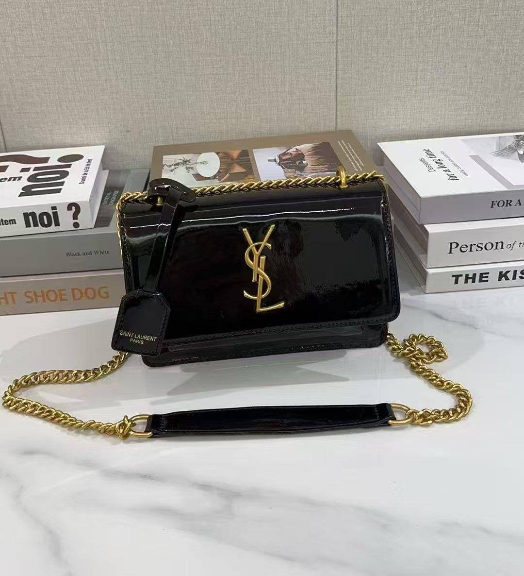 YSL Sunset
size : 22 * 14 * 9 cm
90 dhs🇦🇪
with box 🎁
Zain115
♥️♥️♥️
