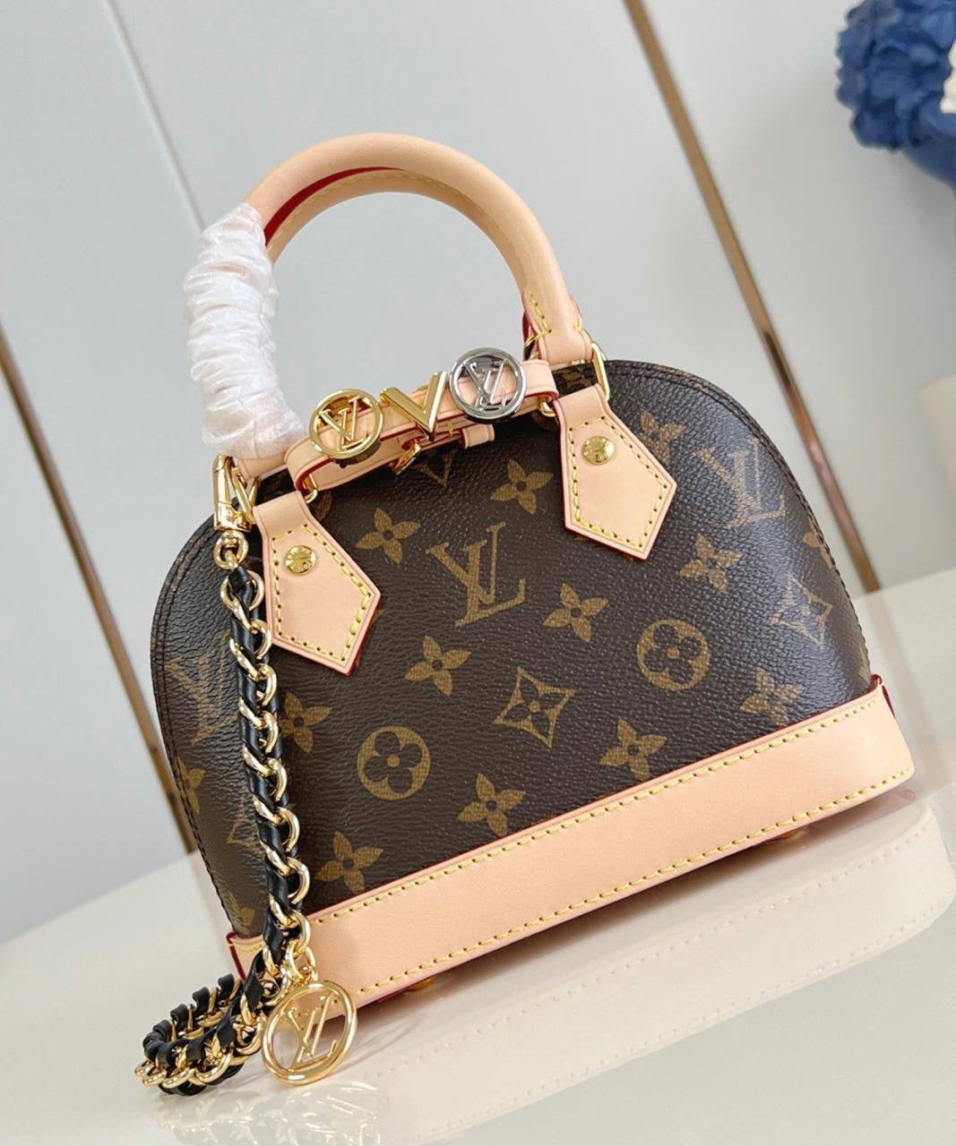 LOUIS VUITTON ✨💕✨
New collection ✨✨✨
SuperMaster Quality 🔥🔥
Available Now ❤️❤️❤️
For Price 👇 WTSP Text Zain 0568585901
Zain252
♥️♥️♥️