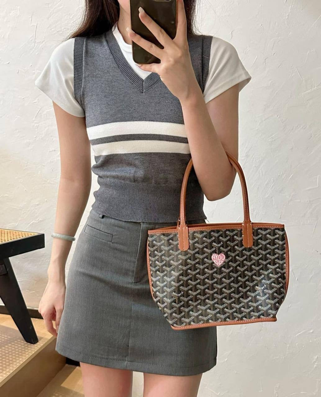 Goyard Tote new
Size : 20 * 19 cm
80 dhs🇦🇪
Zain115
♥️♥️♥️