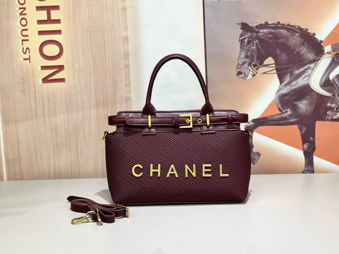 Chanel
WITH PAPAR BAG 
120 dhs🇦🇪
Good Quality
Zain154
♥️♥️♥️